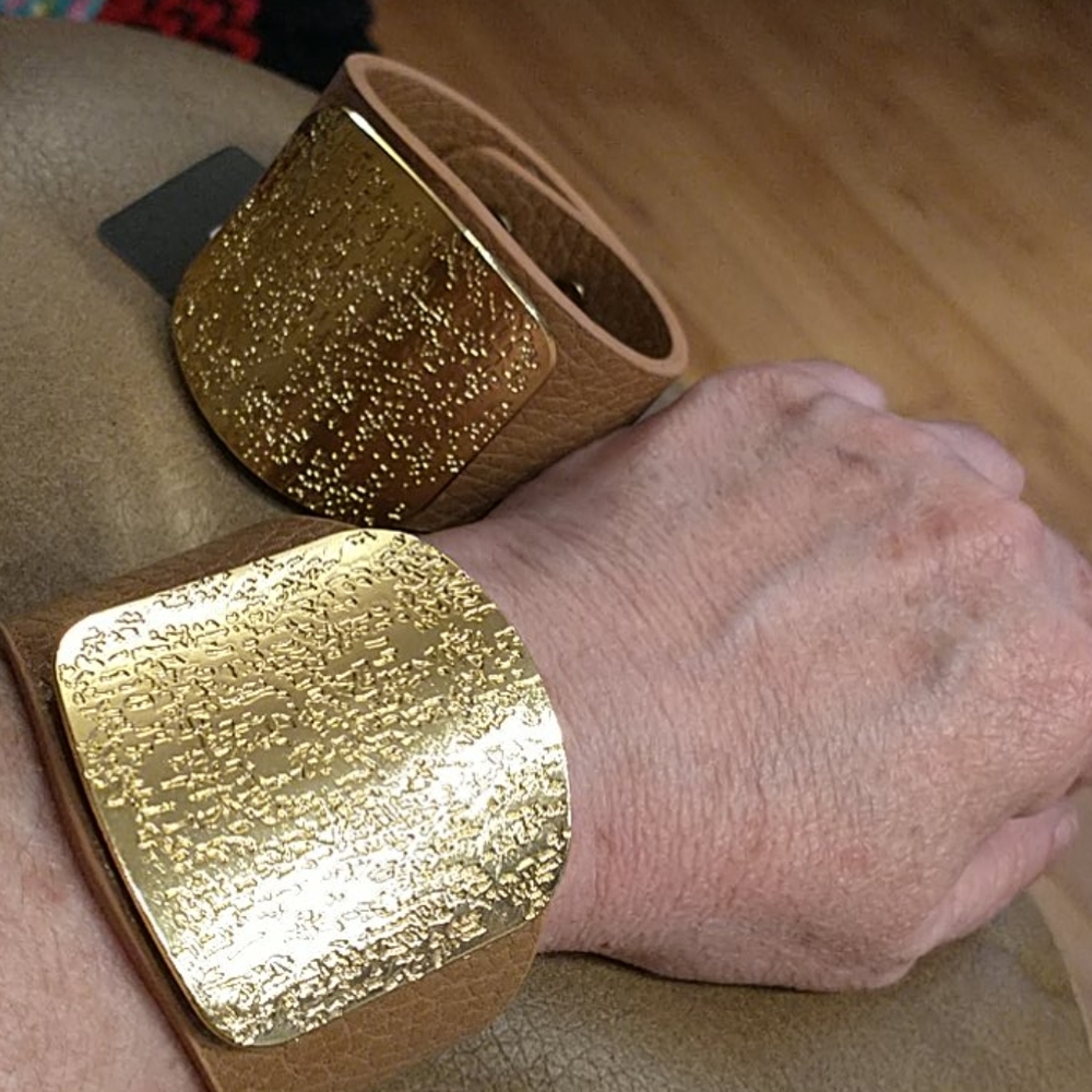 🇨🇦 Set of 2 Vegan Leather Cuffs